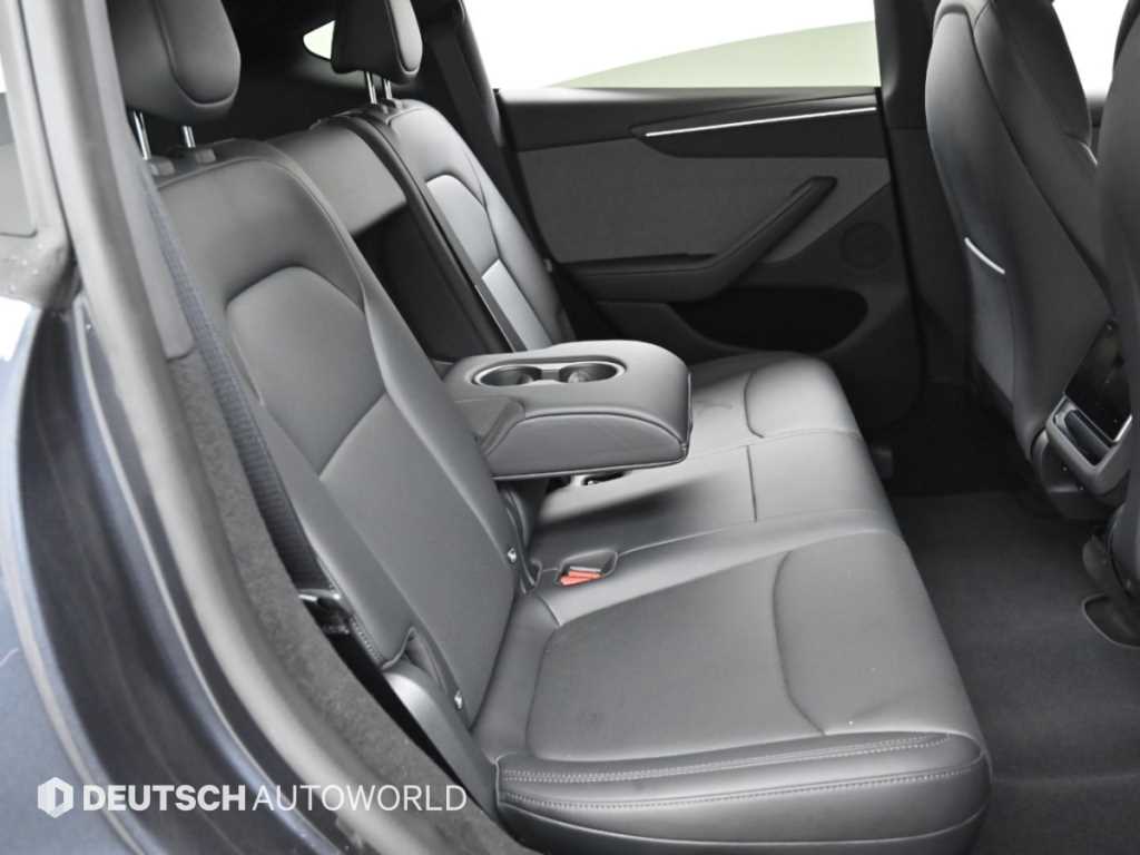 Tesla Model Y — photo 12