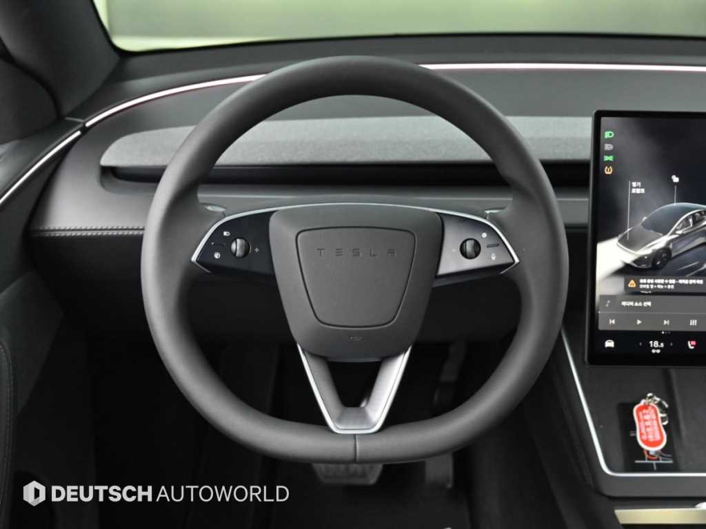 Tesla Model Y — photo 13