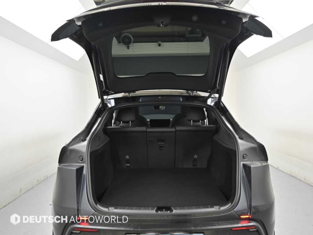 Tesla Model Y — photo 19