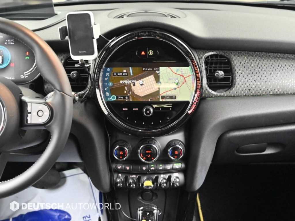 Mini Cooper — photo 14