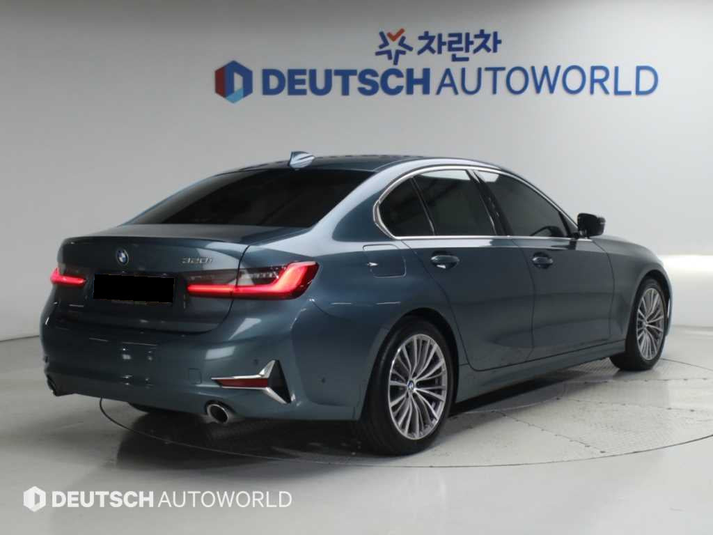 BMW 3-Series — photo 02