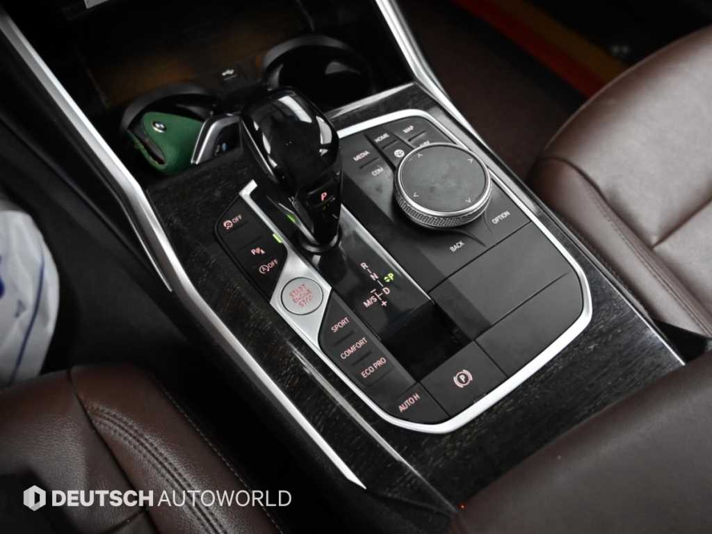 BMW 3-Series — photo 09