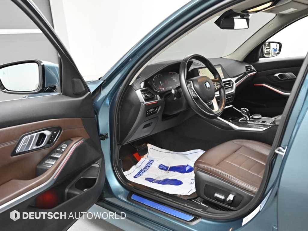 BMW 3-Series — photo 11