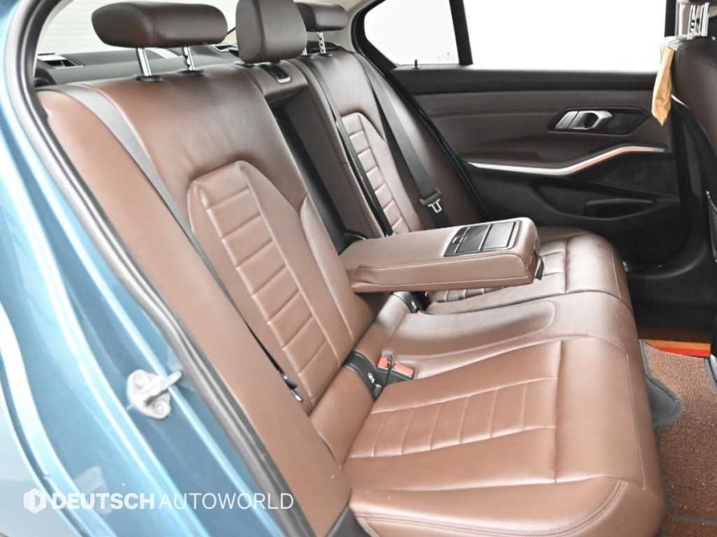 BMW 3-Series — photo 12