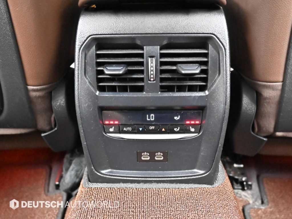 BMW 3-Series — photo 16
