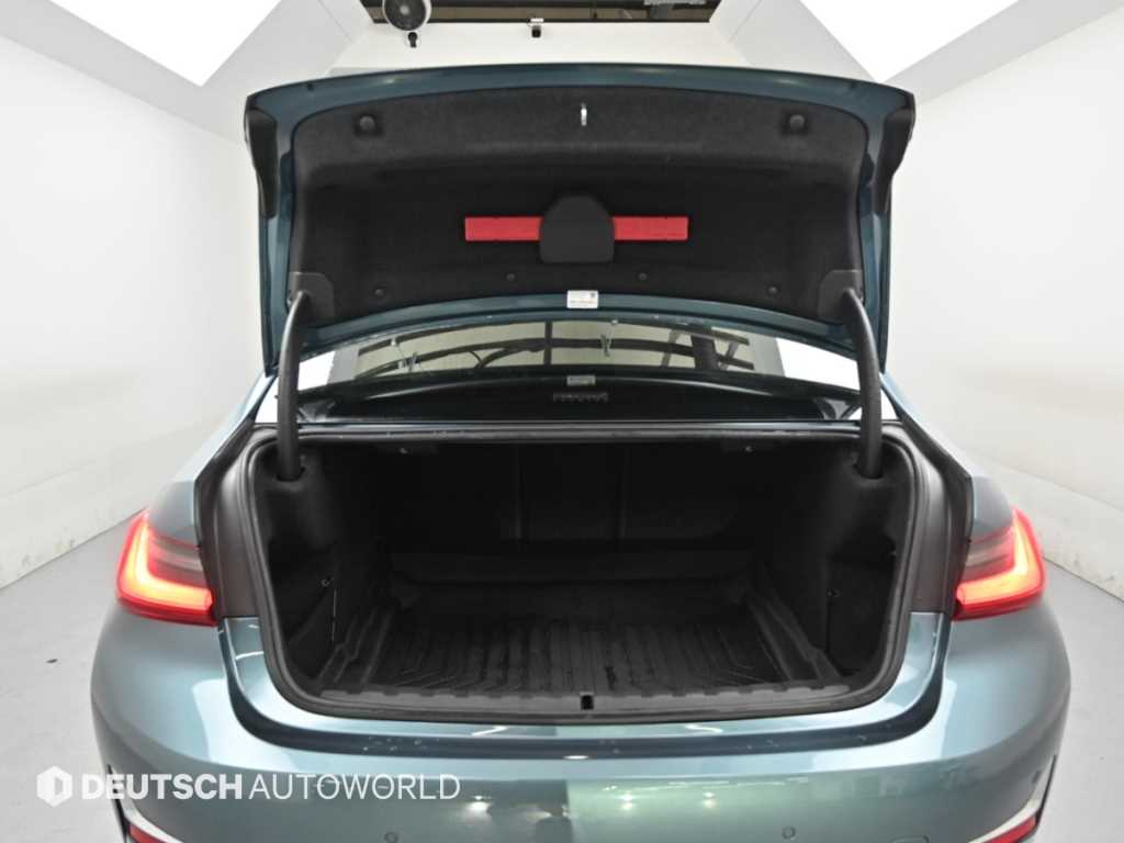 BMW 3-Series — photo 19