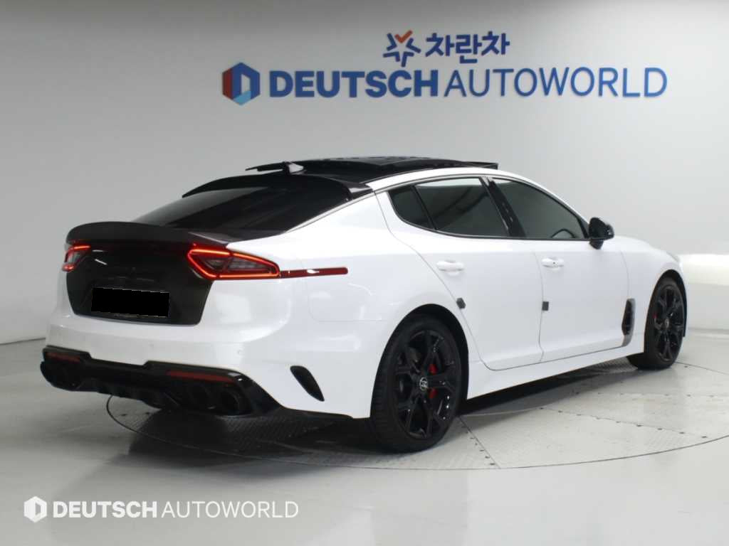Kia Stinger — photo 02