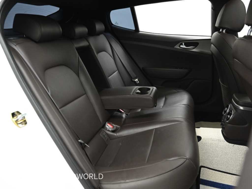 Kia Stinger — photo 13