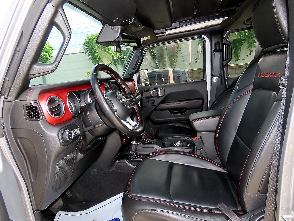 Jeep Wrangler — photo 05