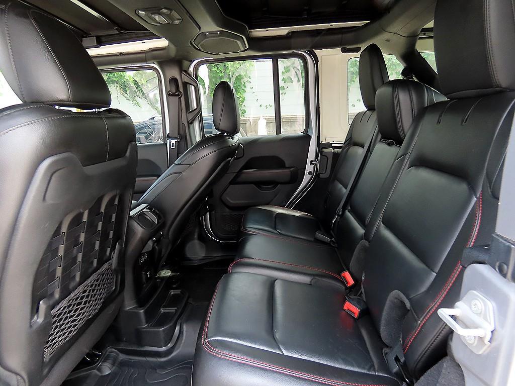 Jeep Wrangler — photo 06