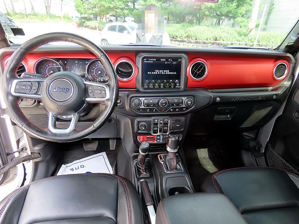 Jeep Wrangler — photo 07