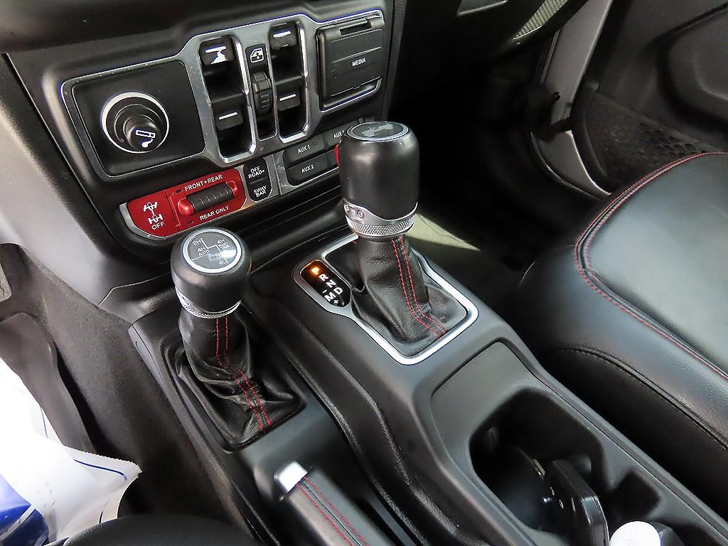 Jeep Wrangler — photo 10