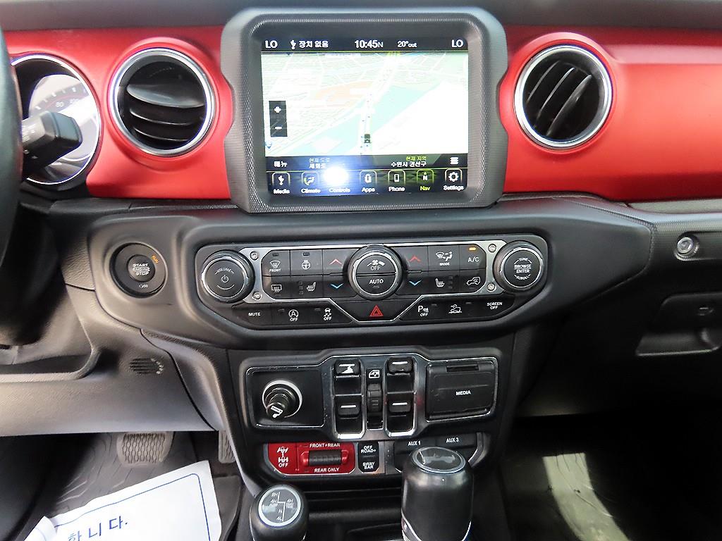 Jeep Wrangler — photo 12