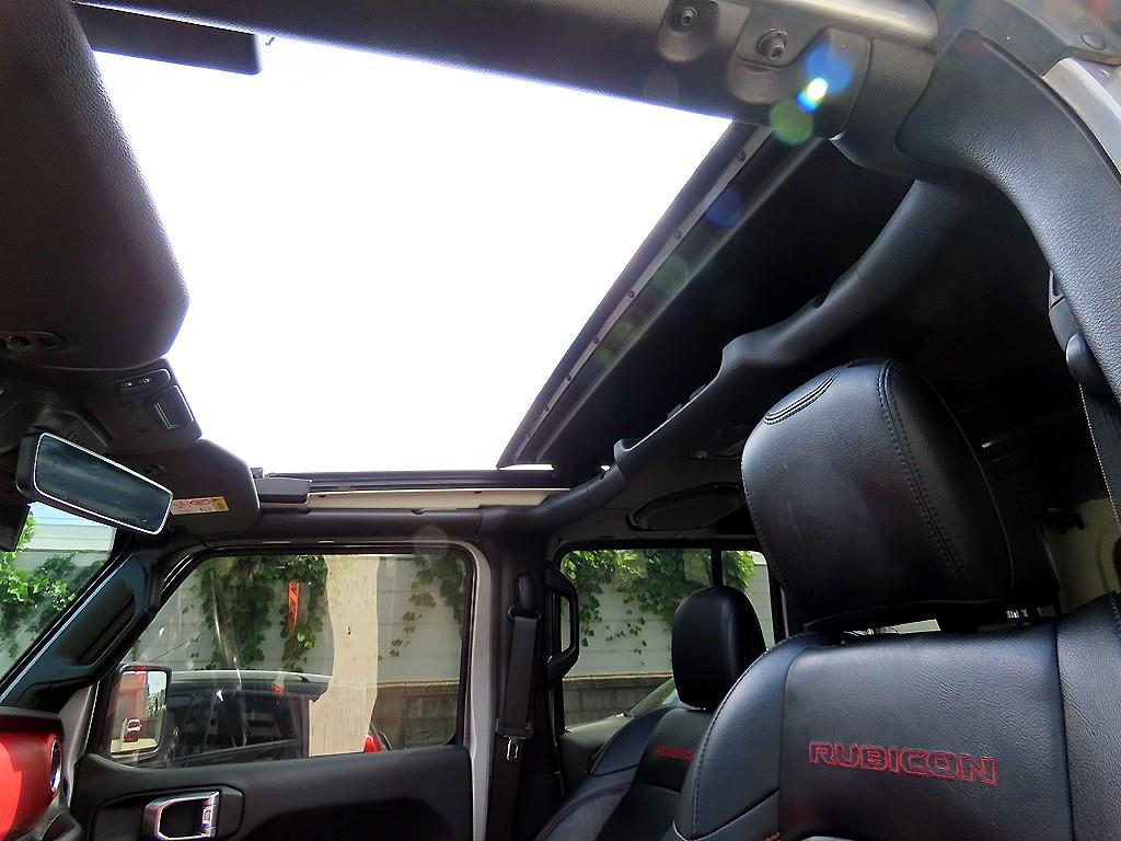 Jeep Wrangler — photo 15