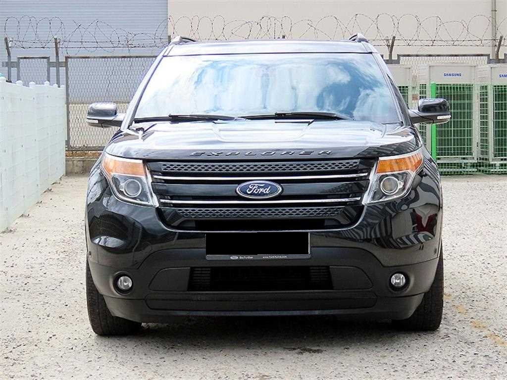Ford Explorer — photo 01