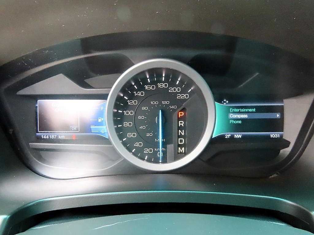 Ford Explorer — photo 09