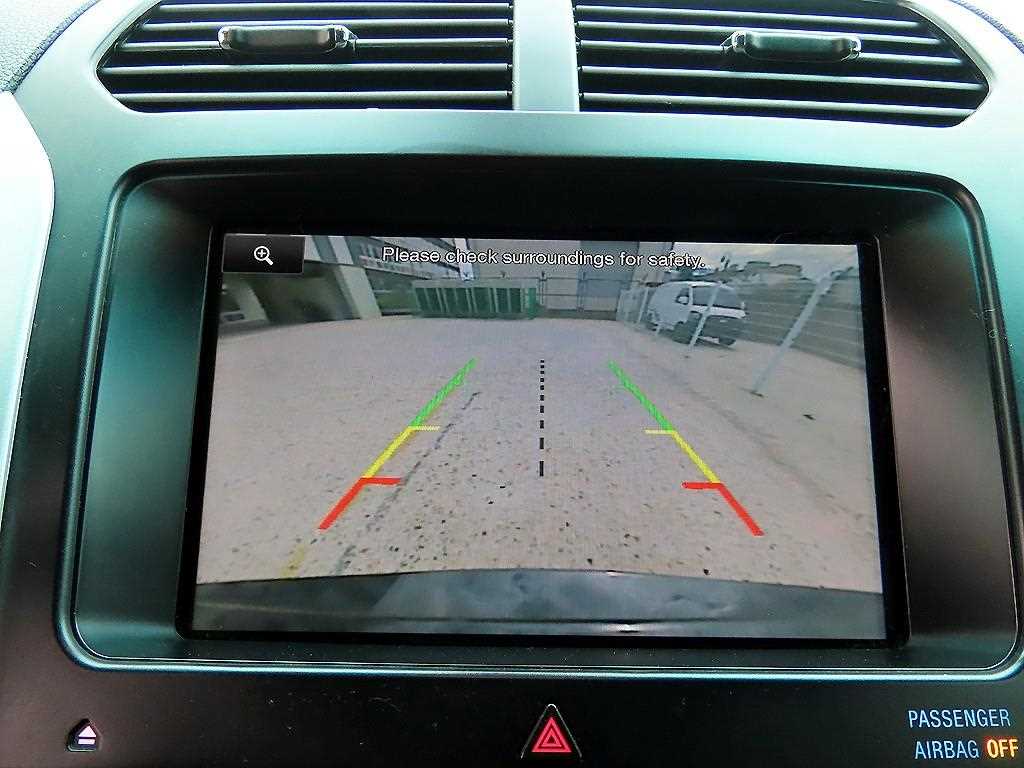 Ford Explorer — photo 13