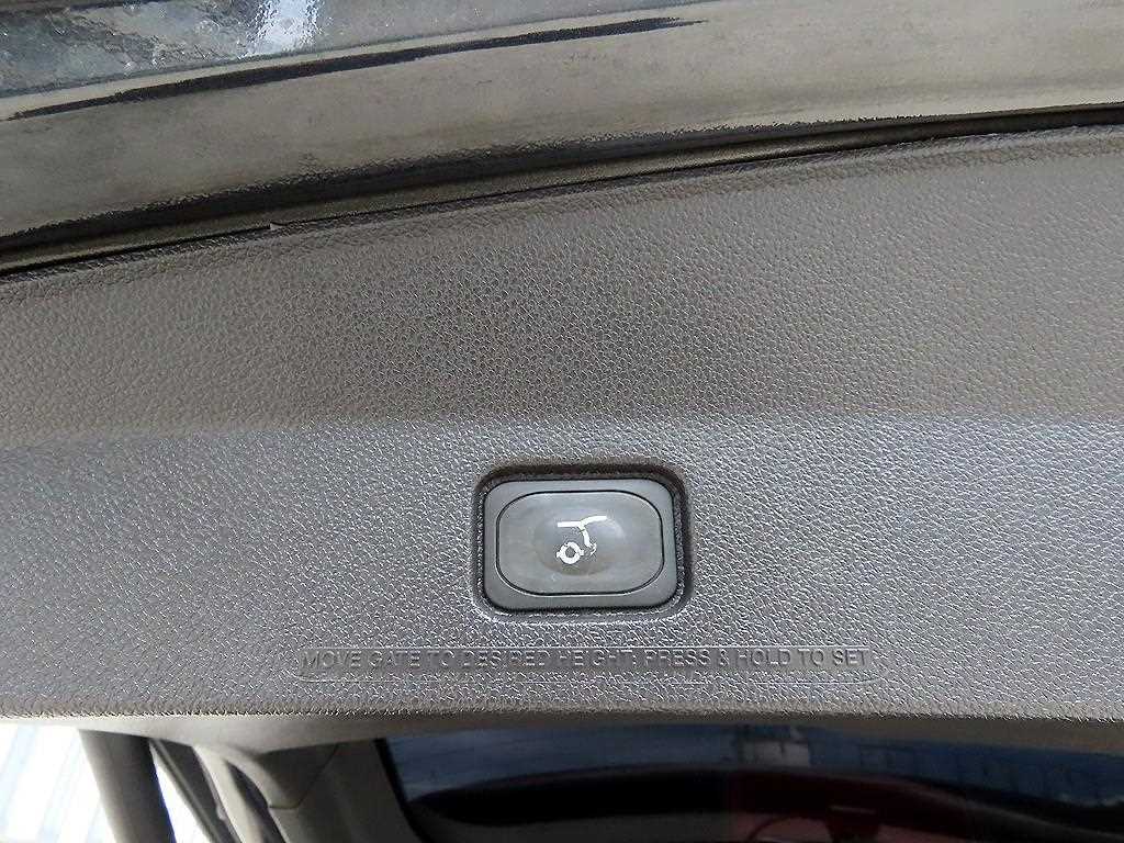 Ford Explorer — photo 16