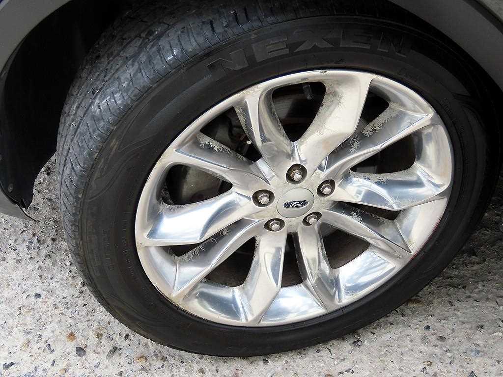 Ford Explorer — photo 20