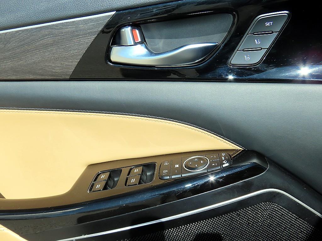 Kia K7 — photo 11