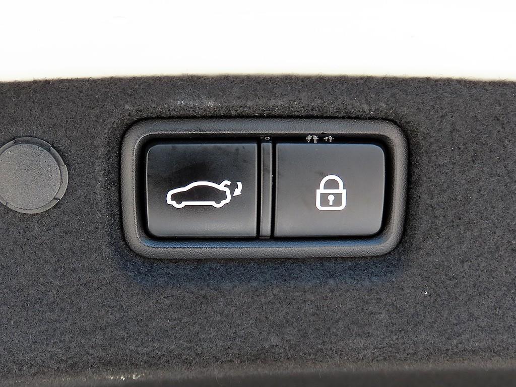 Kia K7 — photo 18