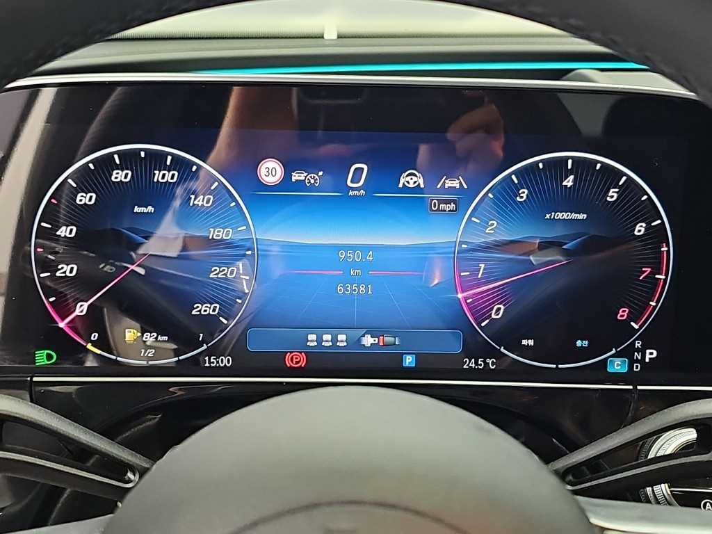 Mercedes-Benz E-Class — photo 06
