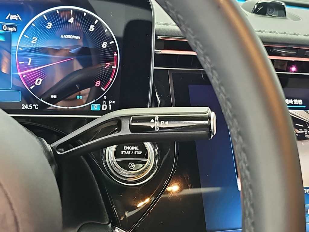 Mercedes-Benz E-Class — photo 08