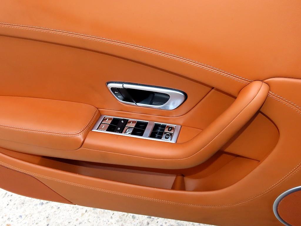Bentley Continental — photo 10