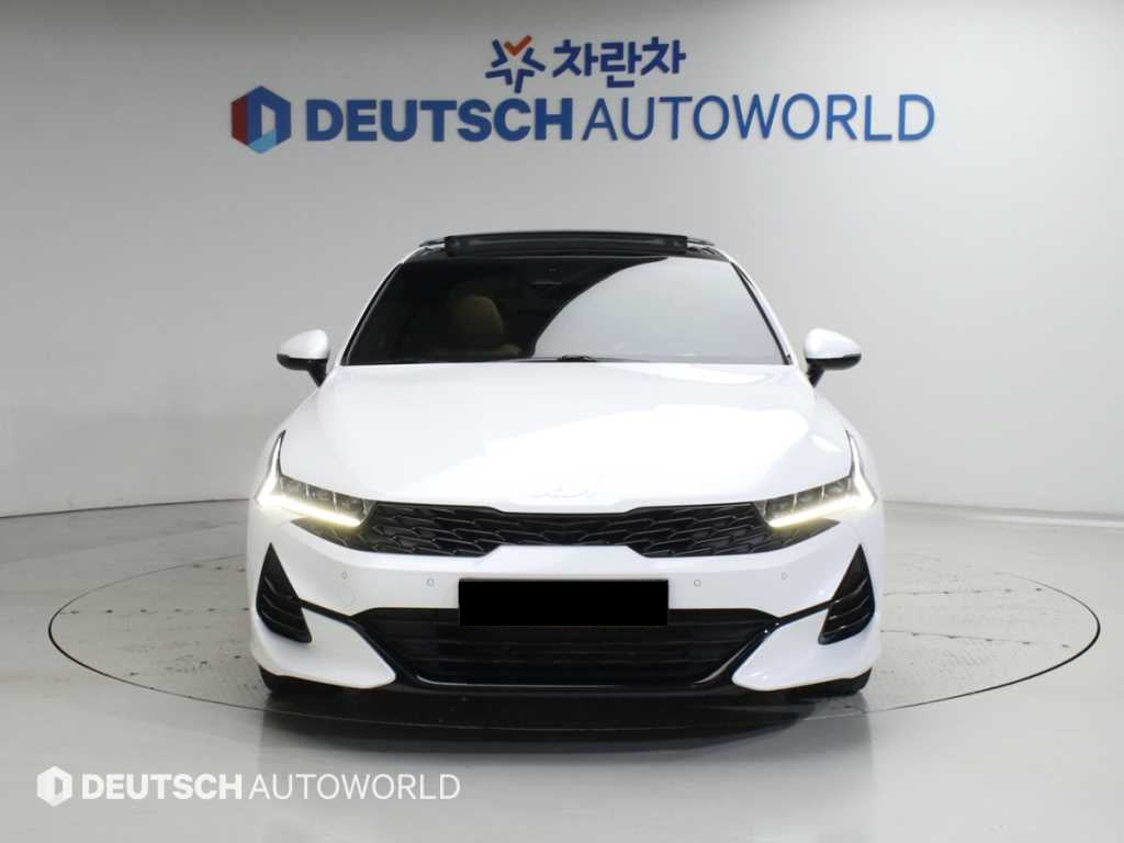 Kia K5 — photo 02