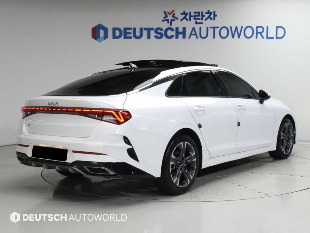 Kia K5 — photo 04