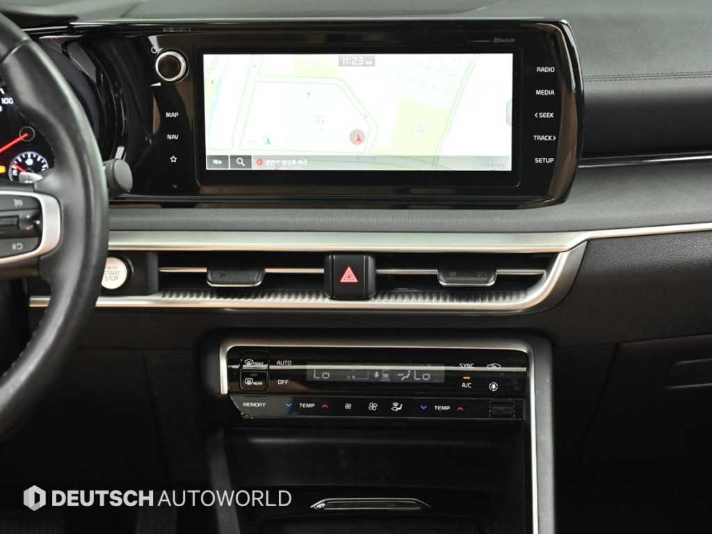 Kia K5 — photo 09