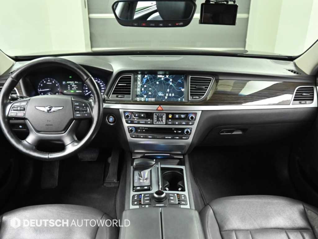 Genesis G80 — photo 07