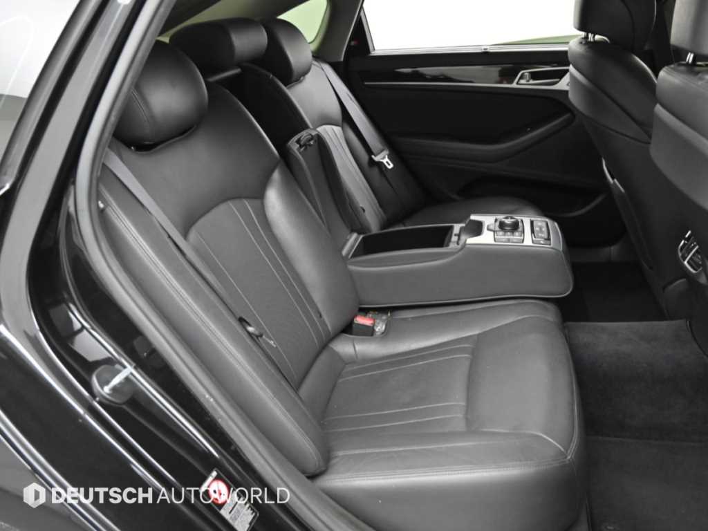 Genesis G80 — photo 12
