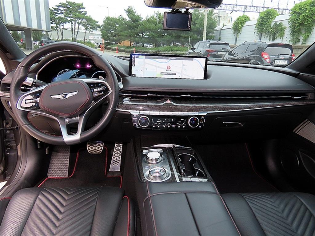 Genesis G80 — photo 07