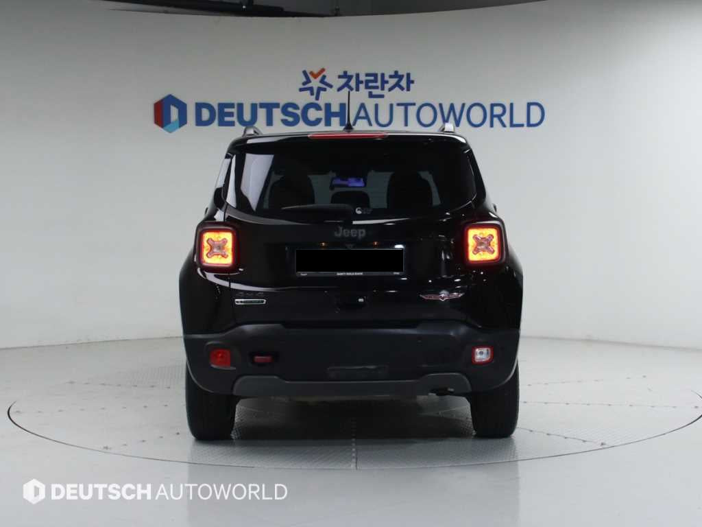 Jeep Renegade — photo 04