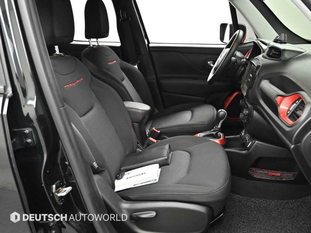 Jeep Renegade — photo 10