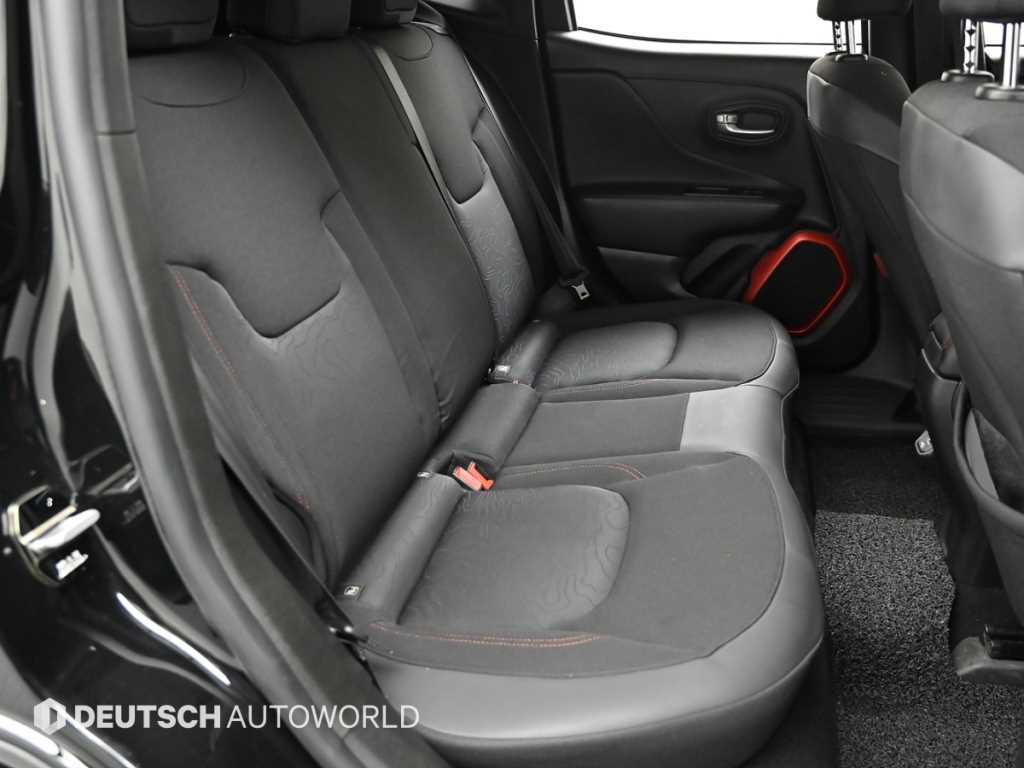 Jeep Renegade — photo 12