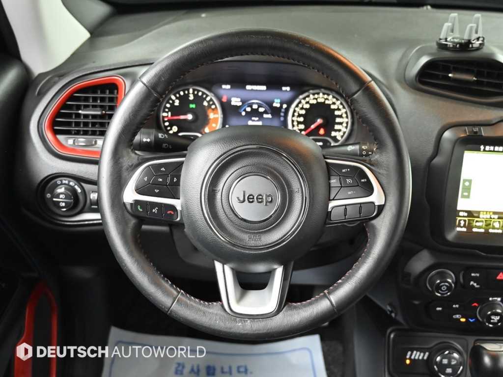 Jeep Renegade — photo 13