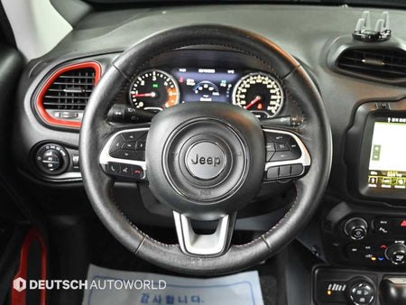 Jeep Renegade — photo 13