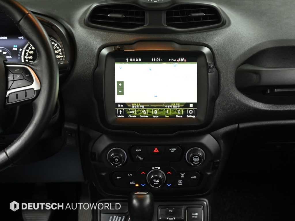 Jeep Renegade — photo 14