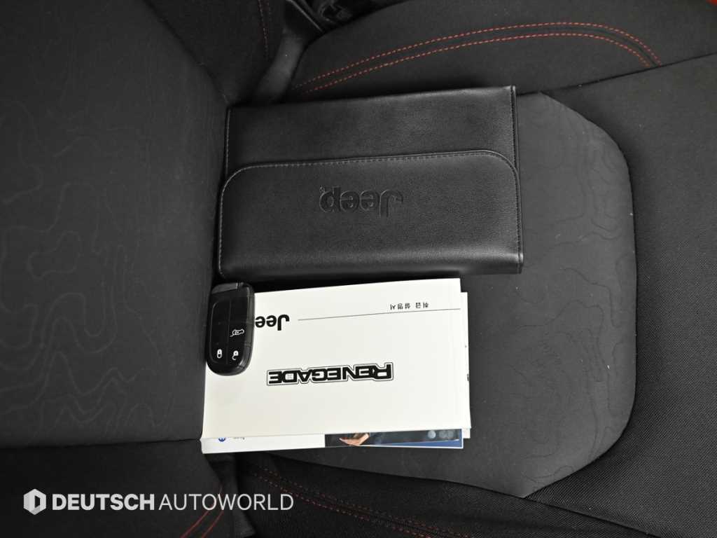 Jeep Renegade — photo 16