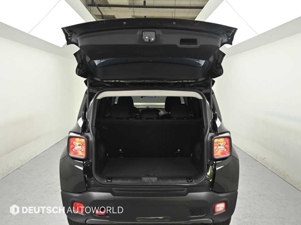 Jeep Renegade — photo 19