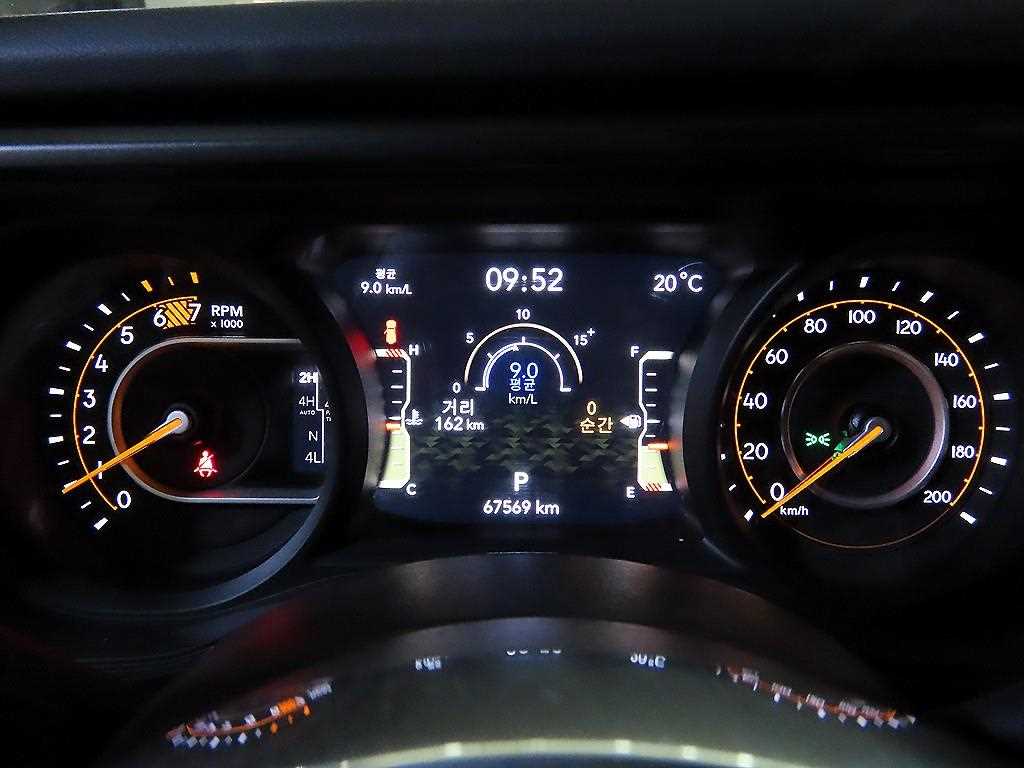 Jeep Wrangler — photo 09