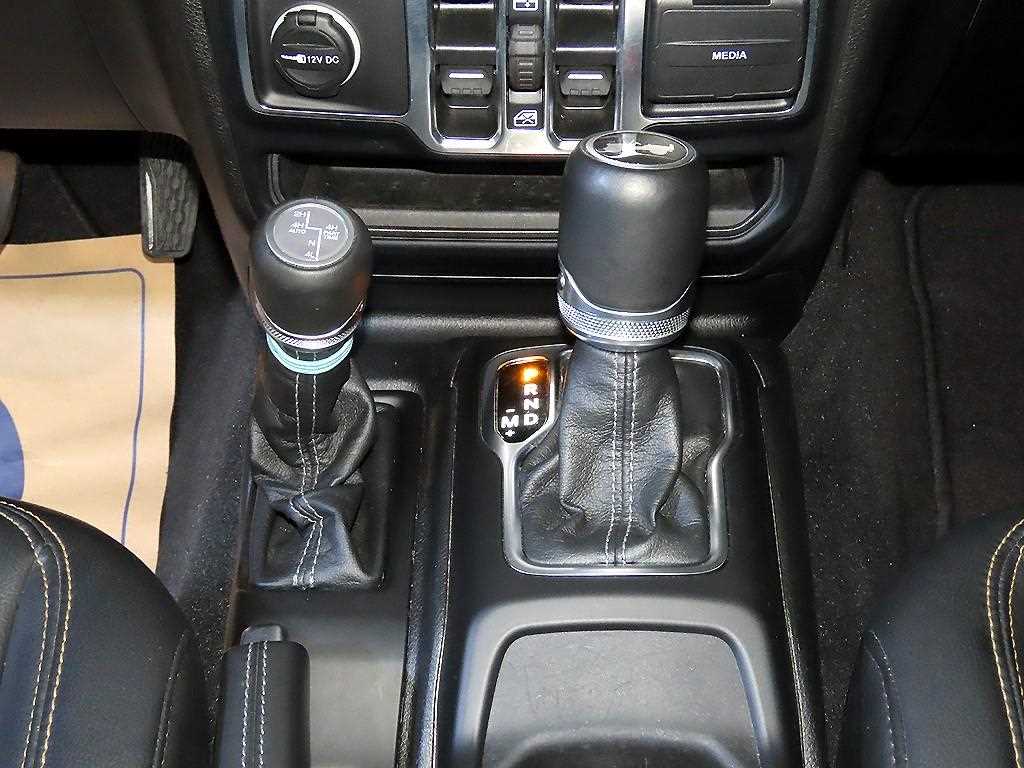 Jeep Wrangler — photo 12