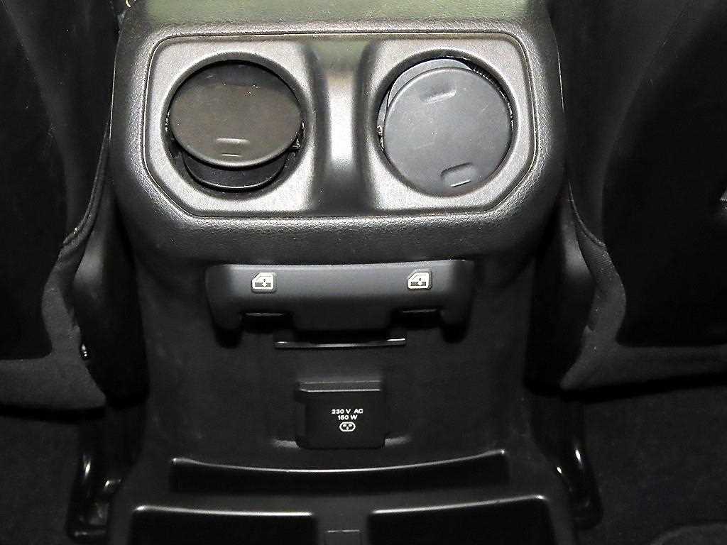 Jeep Wrangler — photo 13