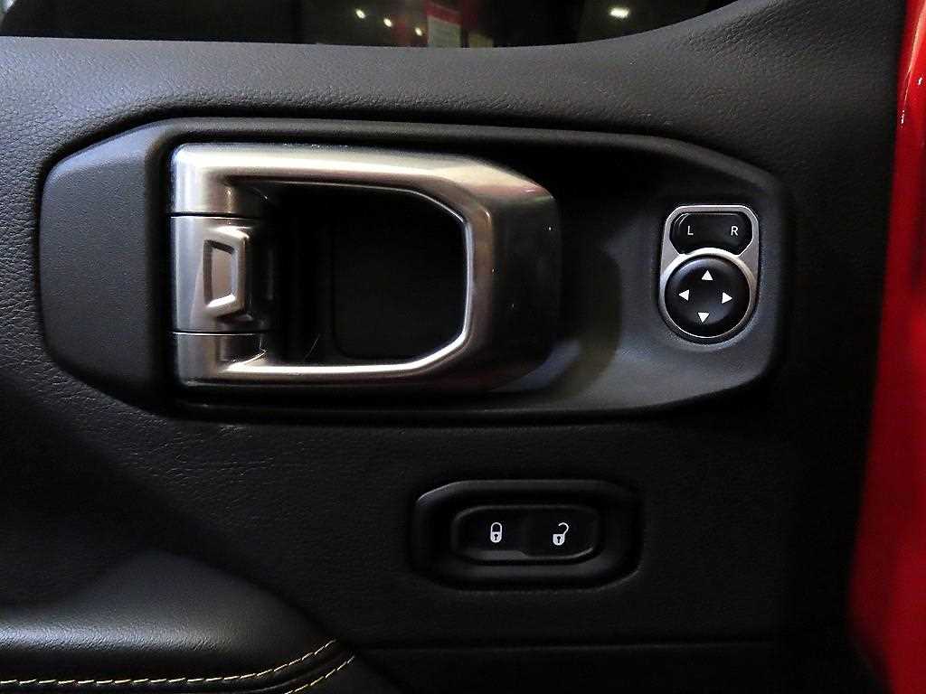 Jeep Wrangler — photo 14