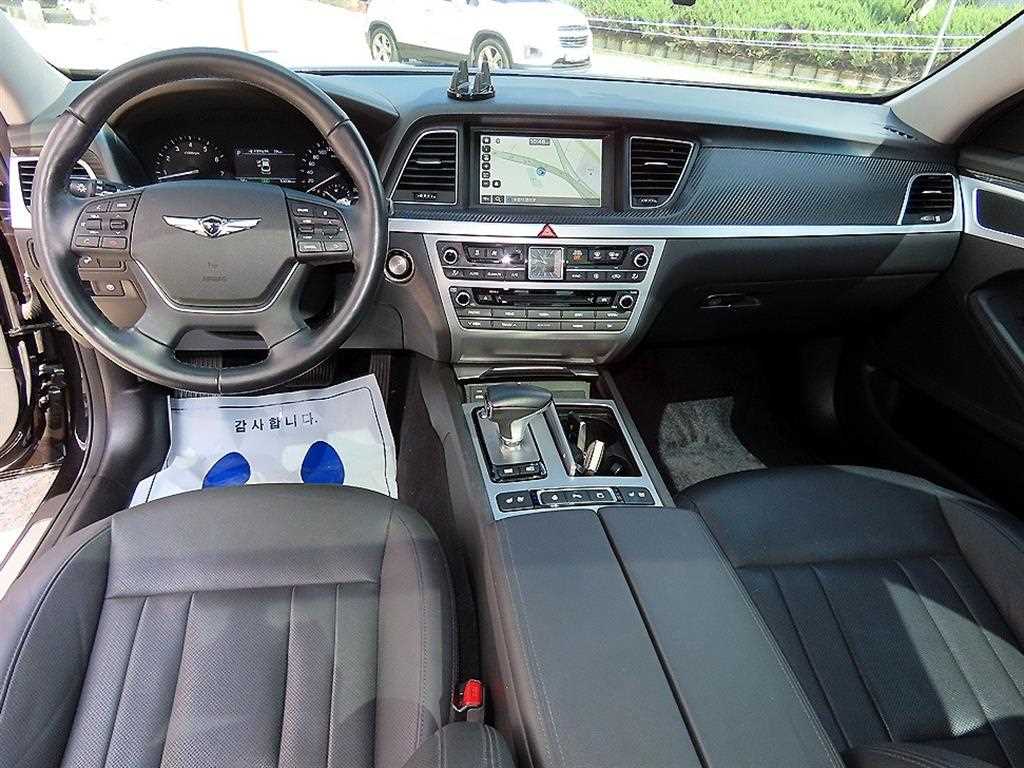 Genesis G80 — photo 07