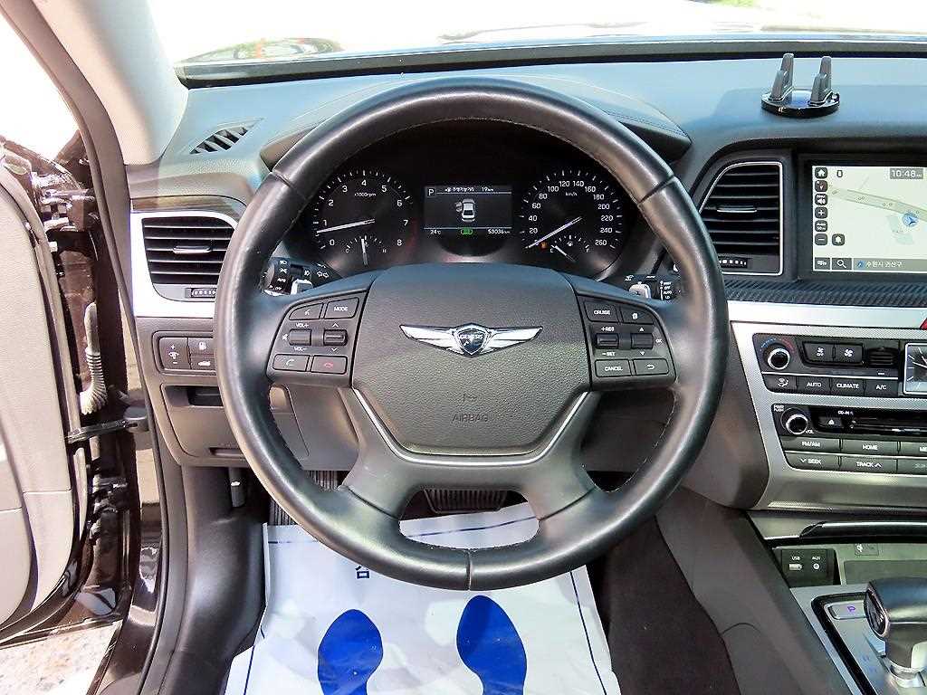 Genesis G80 — photo 08