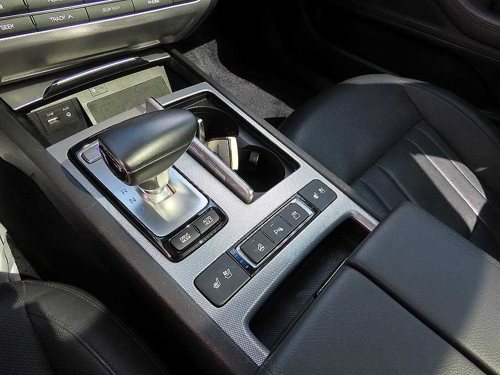 Genesis G80 — photo 10