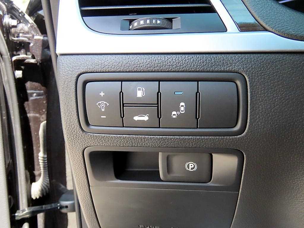 Genesis G80 — photo 12
